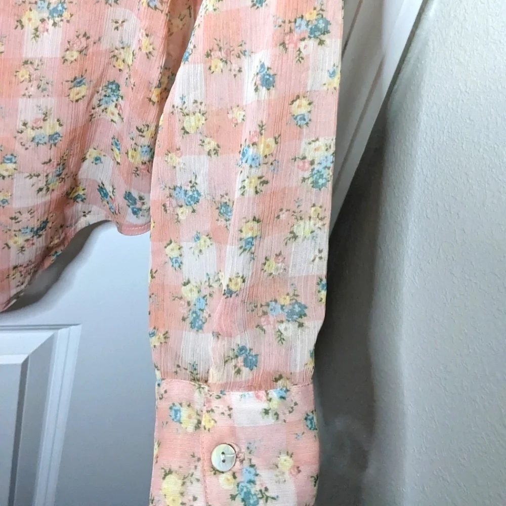About A Girl XS Long Sleeve Button Down Blouse Pastel Gingham & Roses - Picture 4 of 7